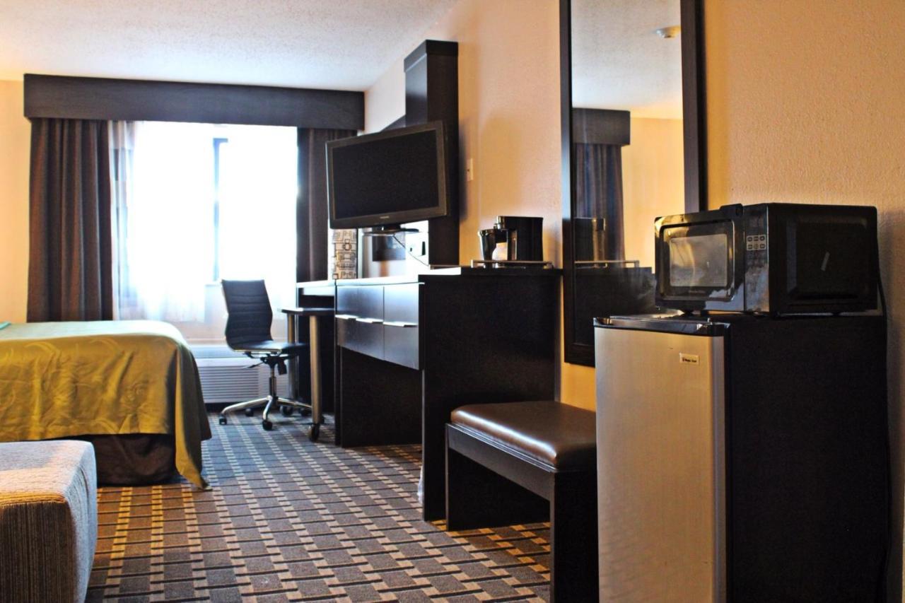 Quality Inn & Suites Detroit Metro Airport Romulus Εξωτερικό φωτογραφία