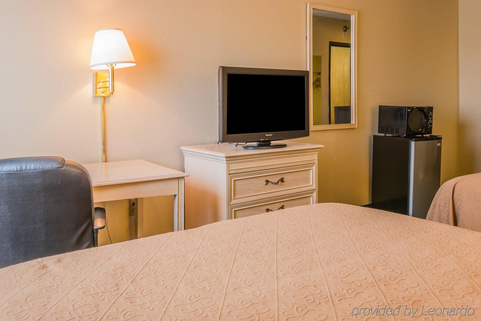 Quality Inn & Suites Detroit Metro Airport Romulus Εξωτερικό φωτογραφία